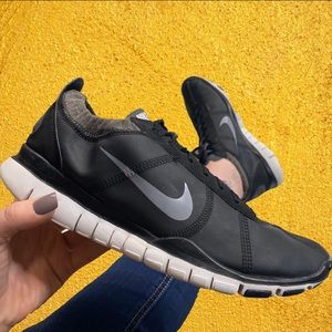 Nike Womens Free TR Twist SL Sneakers